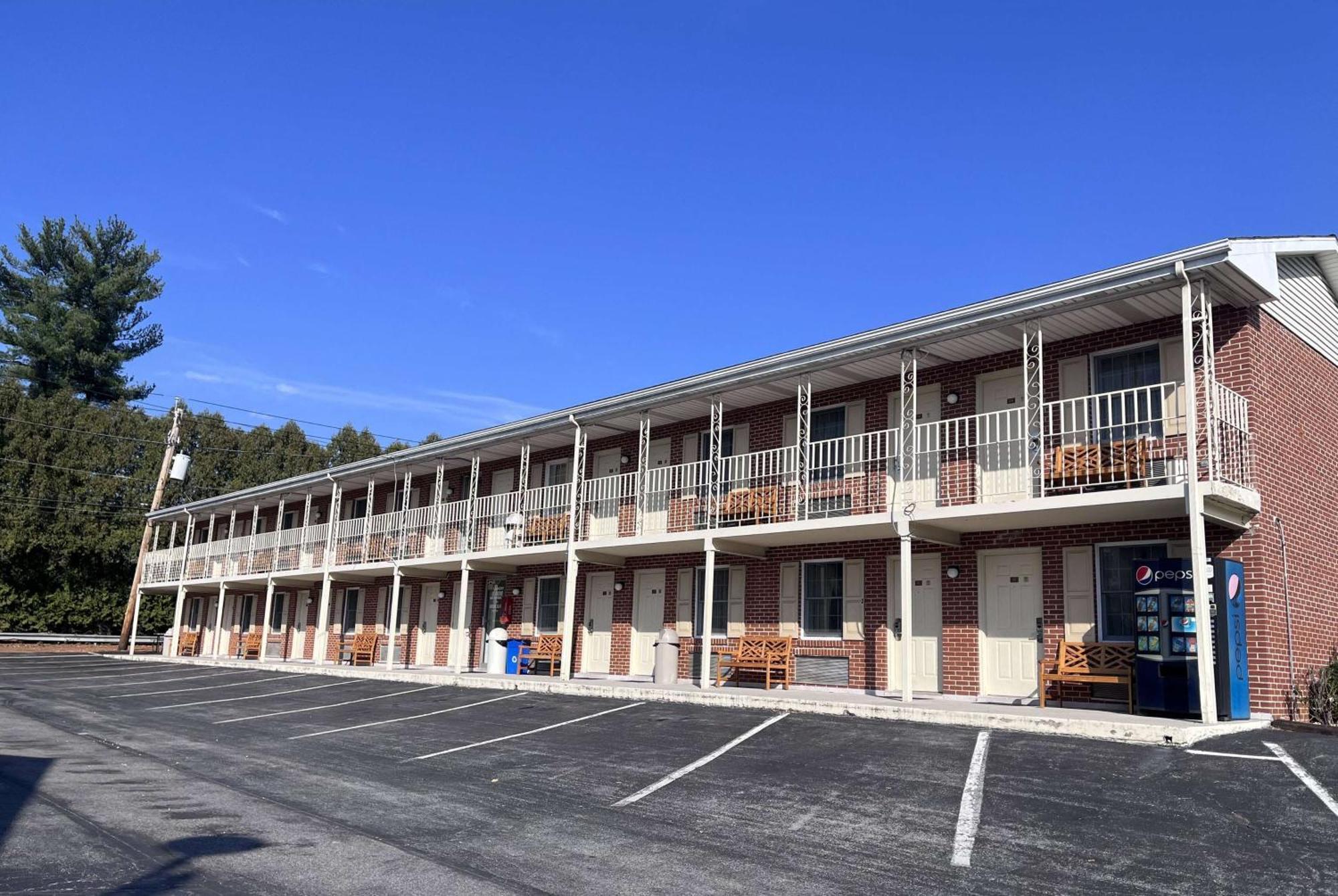 Travelodge By Wyndham Hershey Exterior photo